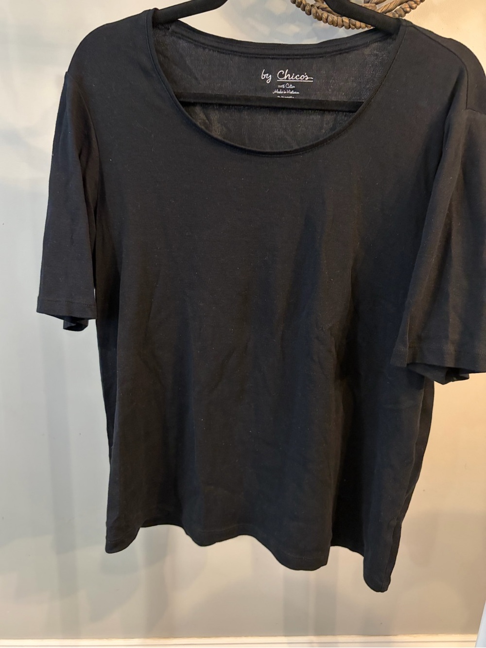 Chico's Black Scoop Neck Short Sleeve Tee size 3/large